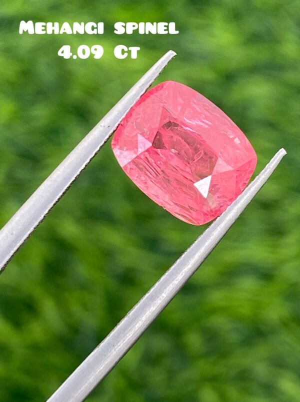 MEHANGI SPINEL 4.09 CT