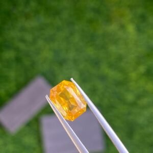 YELLOW SAPPHIRE 4.12 CT