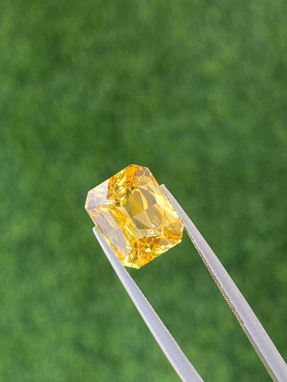 YELLOW SAPPHIRE (N) 8.22 CT